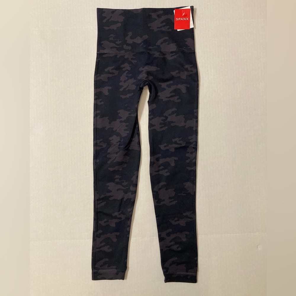 SPANX | NWT Look At Me Now Leggings Black Camo - Picture 2 of 6